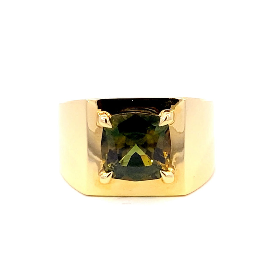 Cushion cut Parti Sapphire signet ring in yellow gold view from front 
