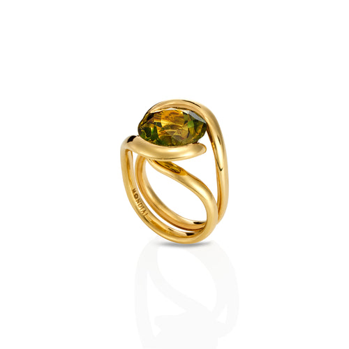 Round brilliant cut Australian Parti Sapphire in 18ct yellow gold mobius ring