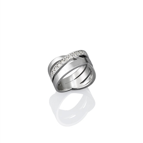 White Gold ring with embedded white diamonds, interlocking design 
