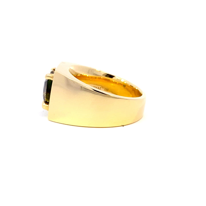 Cushion cut Parti Sapphire signet ring in yellow gold view from side 