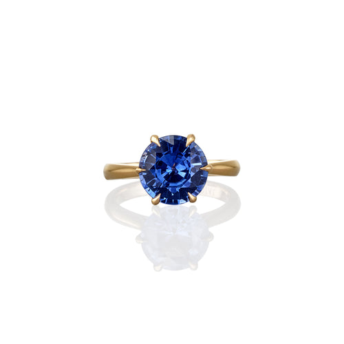 Yellow Gold Ring with a blue sapphire gemstone and gold band view from the top of the ring looking down onto the sapphire