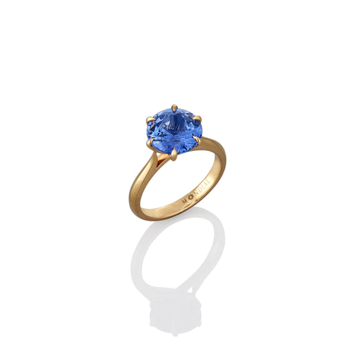 Yellow Gold Ring with a blue sapphire gemstone and gold band view from the side