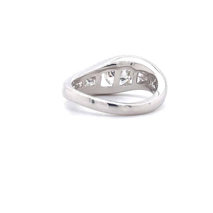Flame design 5 x round brilliant cut diamond ring on white gold band