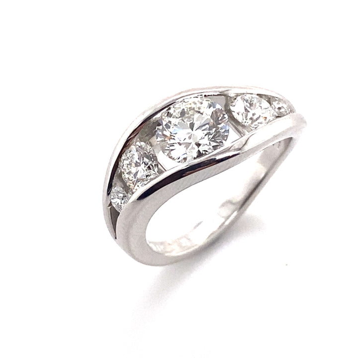 Flame design 5 x round brilliant cut diamond ring on white gold band